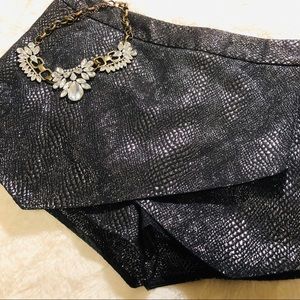 Express Black & Silver Snakeskin Skort Size 10